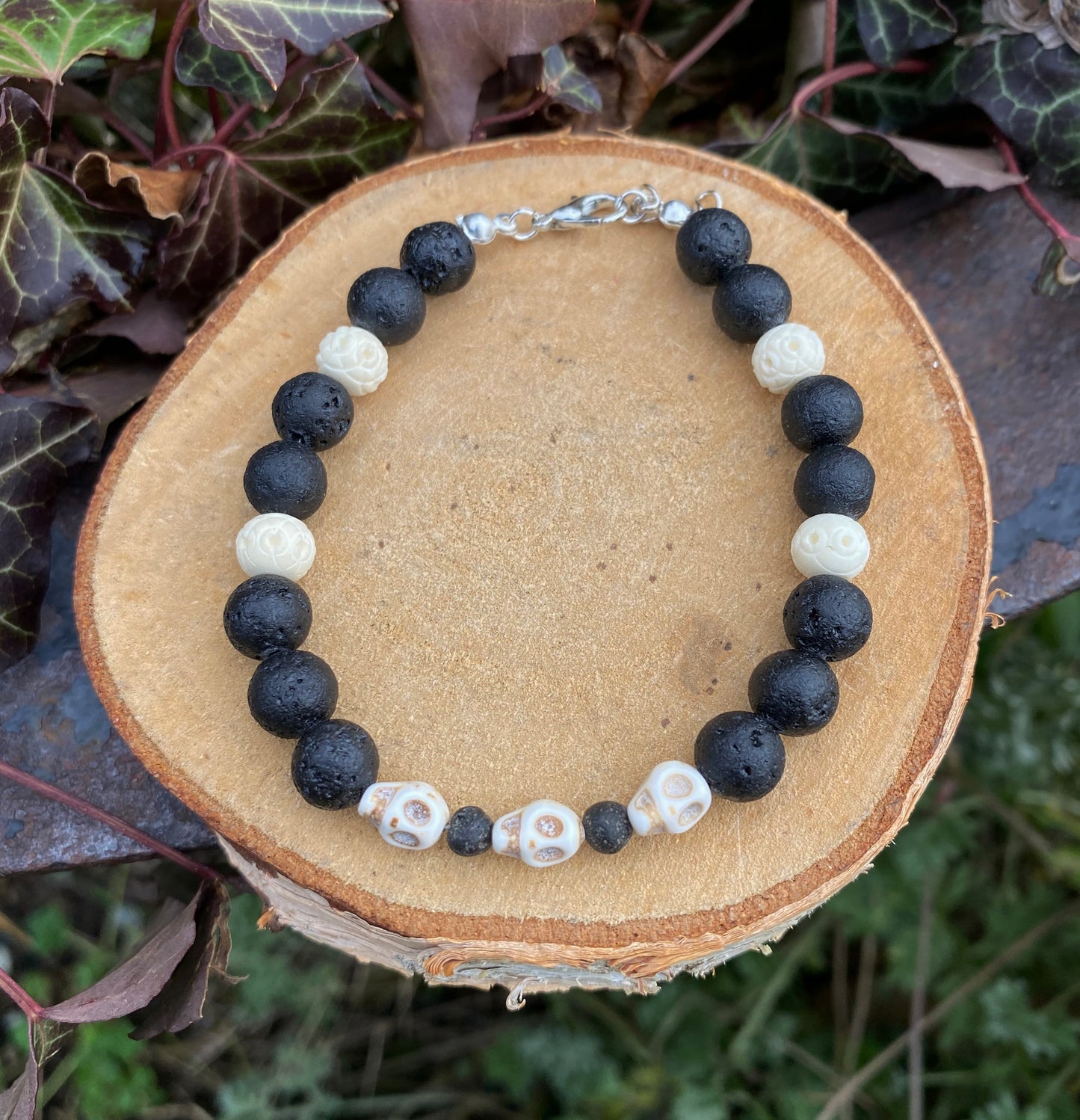 Bracelet Skulls Pierre de Lave et Os