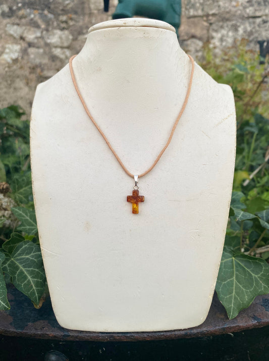 Pendentif Croix en Ambre