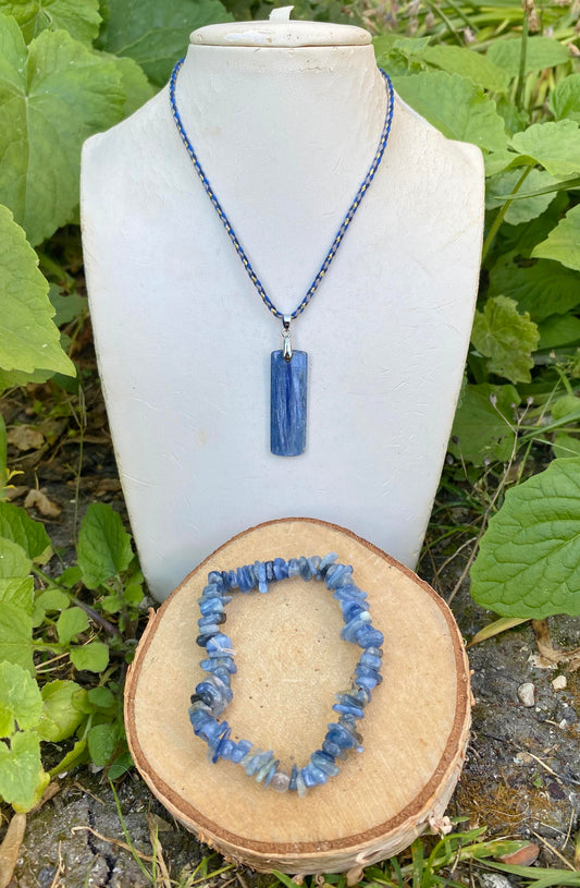 Parure Cyanite