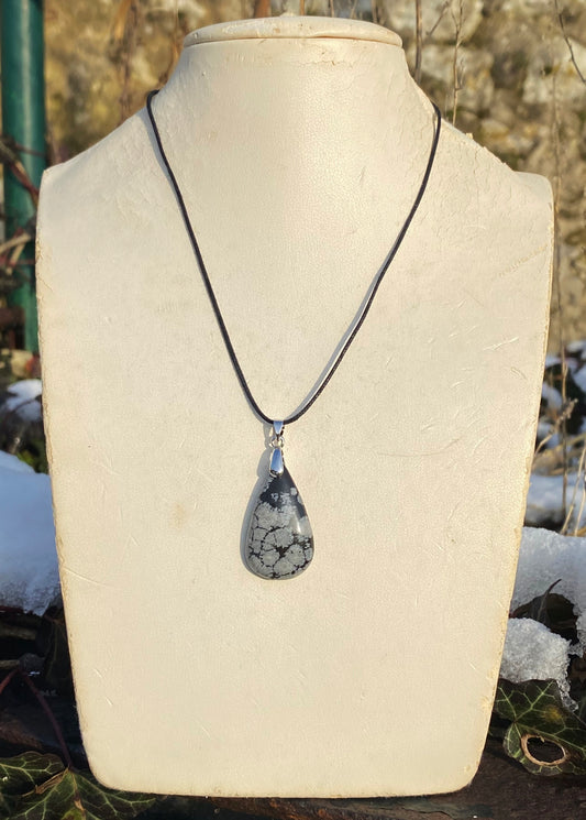 Pendentif Obsidienne Floconneuse cabochon en forme de goutte