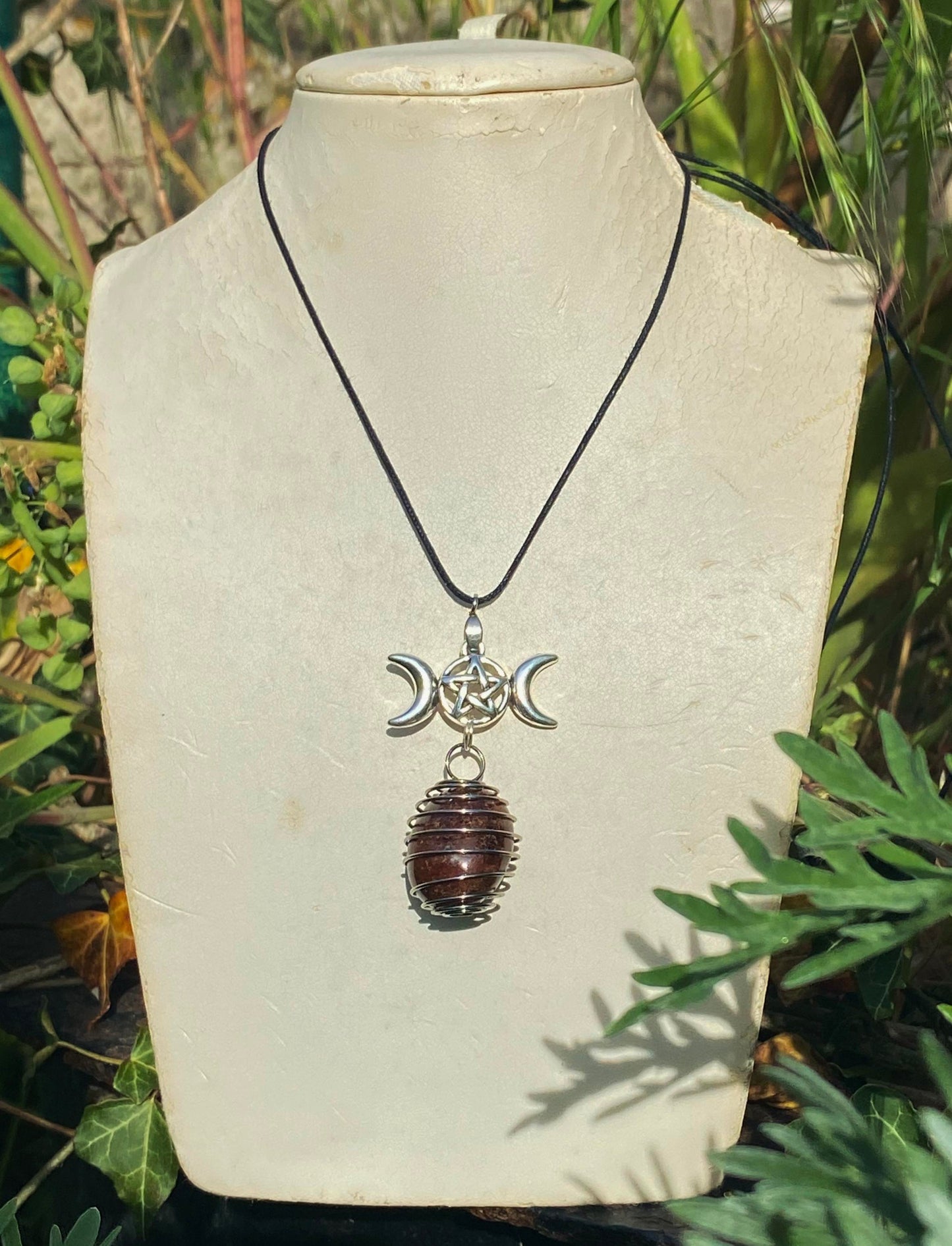 Talisman d'Hécate Grenat